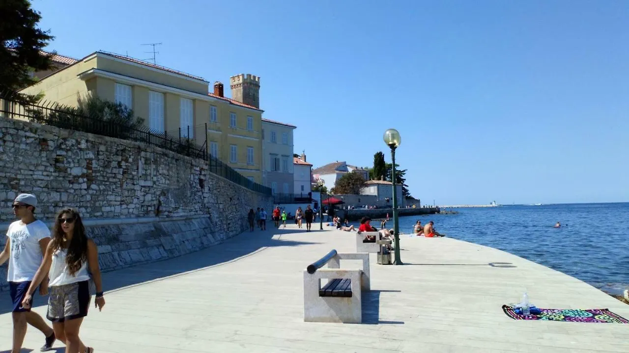 Old Town Charmer Porec Apartment